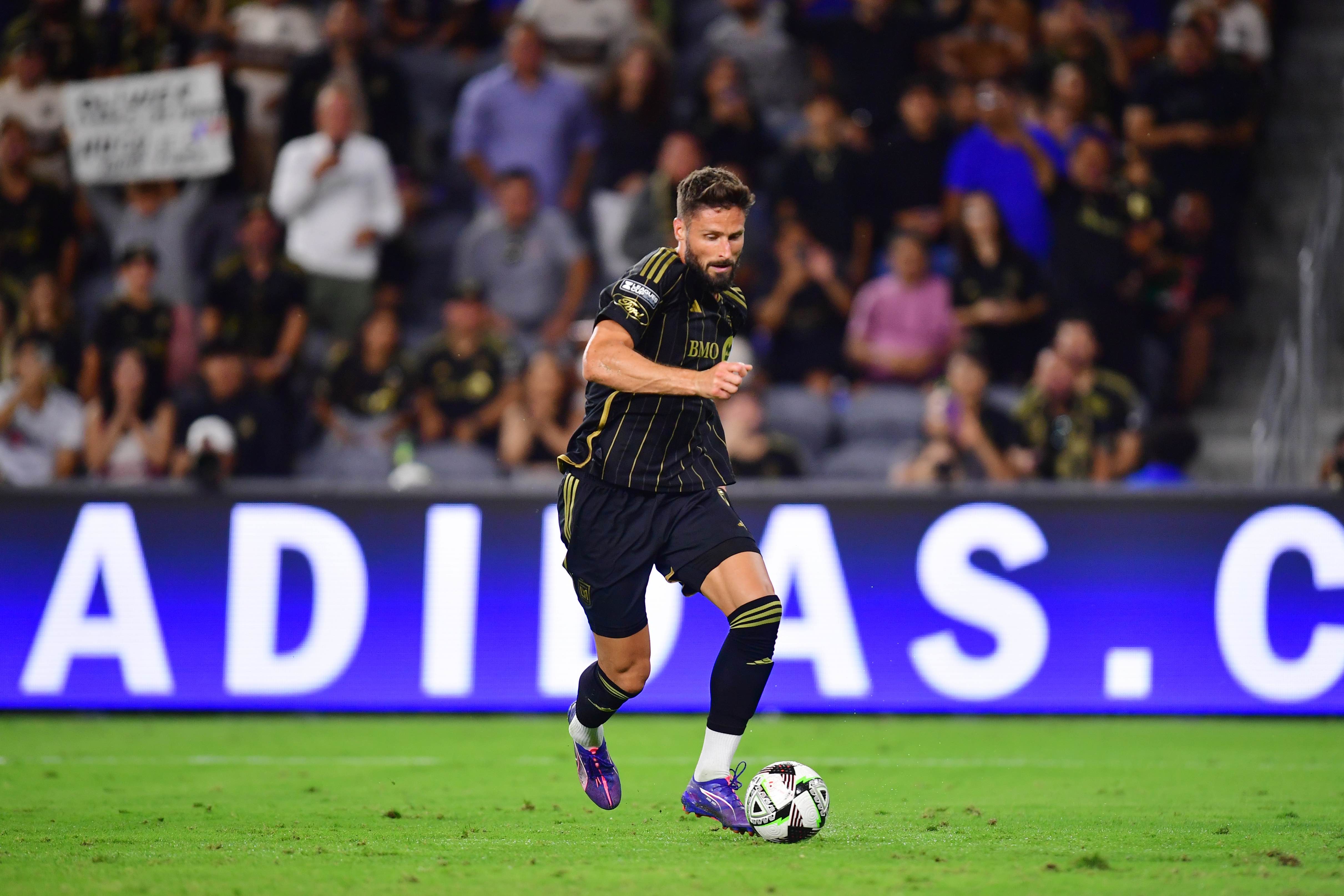 九游体育-切尔西训练开放日；转会期单刀错失引欢呼；社区盾在即；球队文化再被提及-九游体育